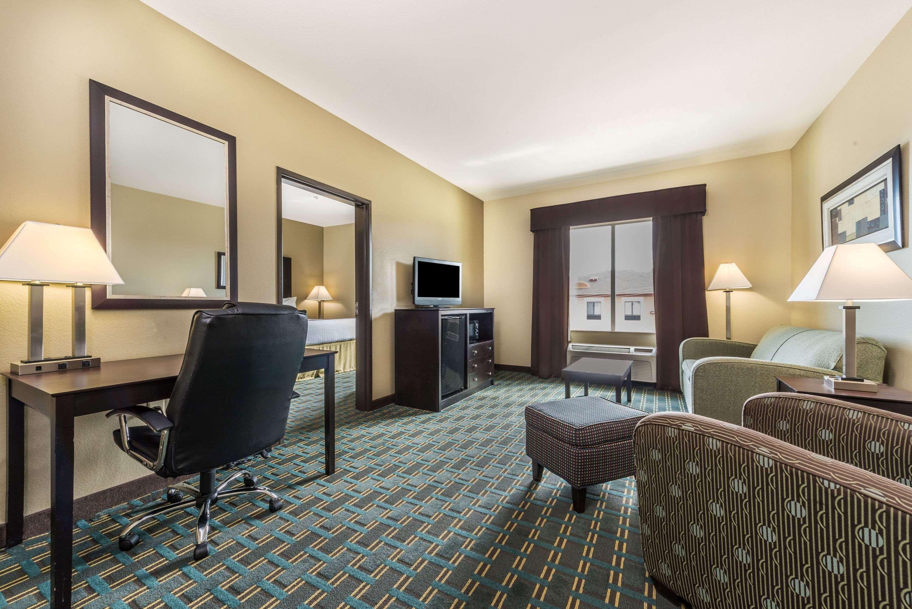 Days Inn & Suites By Wyndham Mineral Wells Exterior foto