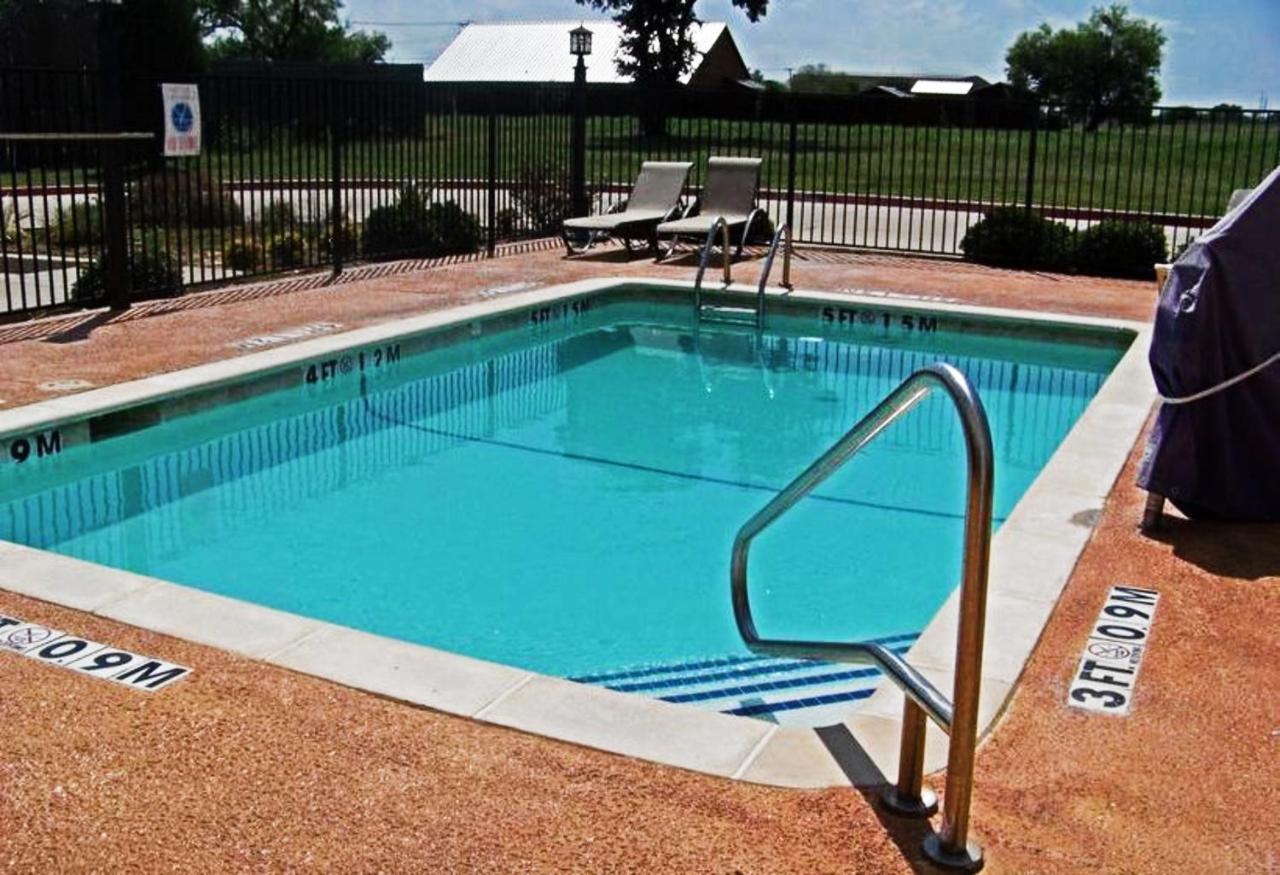 Days Inn & Suites By Wyndham Mineral Wells Exterior foto